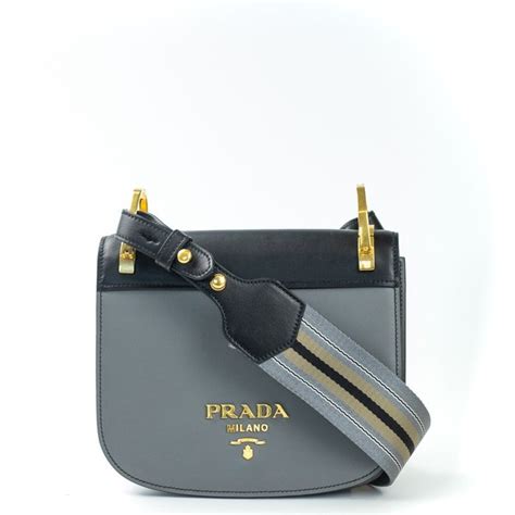 vestiaire collective prada pionniere|Sac bandoulière en cuir Pionnière .